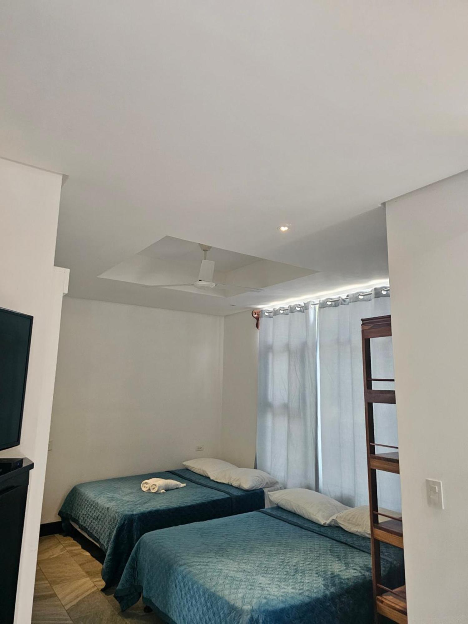 Pura vida apartments Quepos Habitación foto